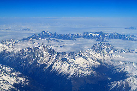 航拍贡嘎雪山