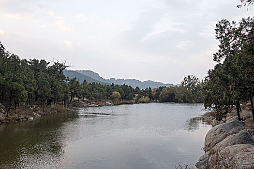 山东大灵岩寺生态湖