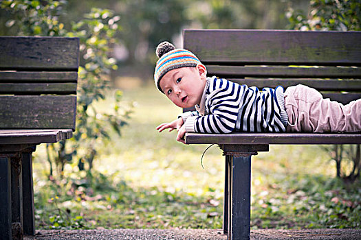 孩子,躺着,长椅,公园
