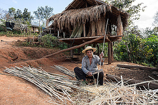 男人,部落,阿卡族,工作,竹子,棍,乡村,靠近,钳,掸邦,金三角,缅甸,亚洲