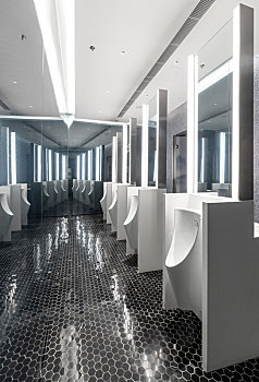 现代酒店-男厕所
