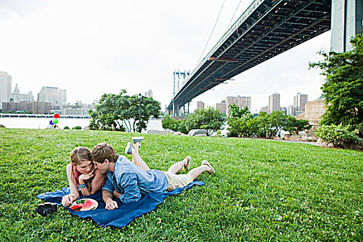 年轻,情侣,野餐,公园