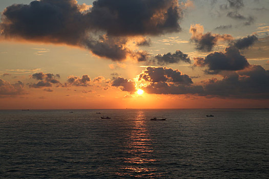 日出,海边日出,日出渔船嵊泗列岛东极岛舟山群岛