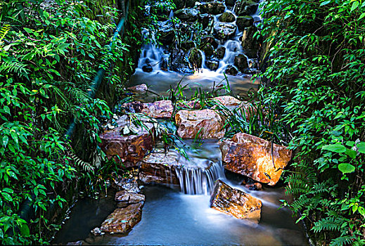 小溪溪水潺潺流水小瀑布石头水景