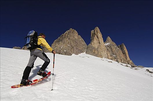 雪鞋,远足者,三个山峰,高,山谷,多罗迈特,阿尔卑斯山,意大利,欧洲