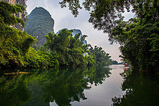 广西桂林阳朔遇龙河漂流美景