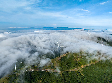 中国广西岑溪市天龙顶山地公园日出云海奇观