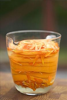万寿菊,利口酒,橙子片