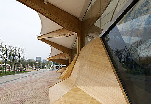 2010上海世博会,挪威,亭子,困难,建筑师,侧面,展示,木头,玻璃,反射,晴朗,下午