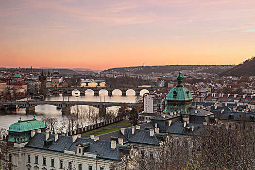 粉红天空,历史,桥,建筑,反射,伏尔塔瓦河,河,日落,布拉格,捷克共和国,欧洲