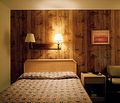 汽车旅馆,房间,室内,床,床边,桌子,灯,木头,壁纸,风景,墙壁,美国