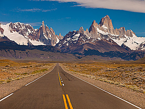 道路,攀升,菲茨罗伊,干燥,南美大草原,洛斯格拉希亚雷斯国家公园,巴塔哥尼亚,阿根廷