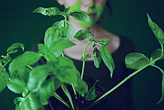 美女,绿色植物