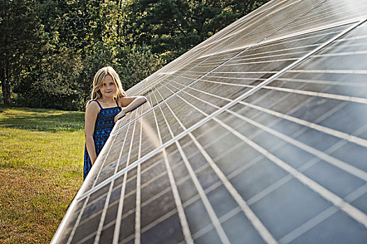 女孩,站立,旁侧,大,太阳能电池板,安装