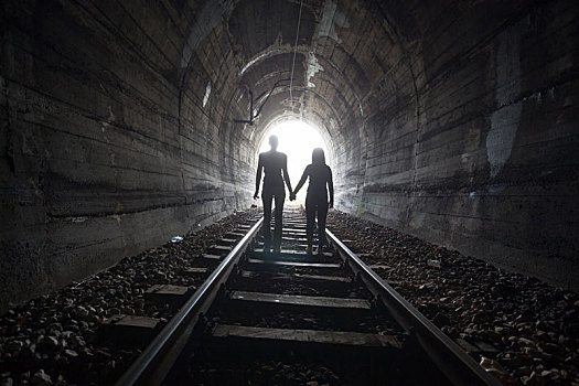 情侣,走,一起,铁路,隧道