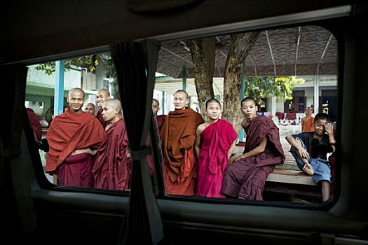 僧侣,窗户,汽车,缅甸