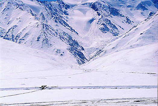 青藏铁路线青藏高原风光雪山动物通道