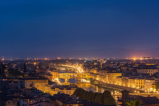 佛罗伦萨老城阿诺河与老桥夜景
