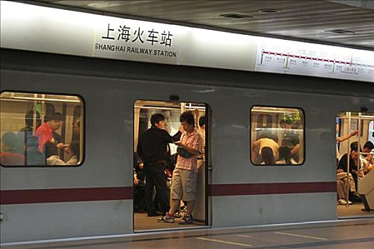 地铁站台,上海,中国