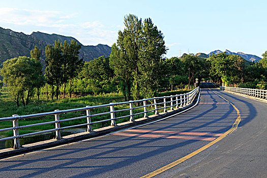 草原上的公路