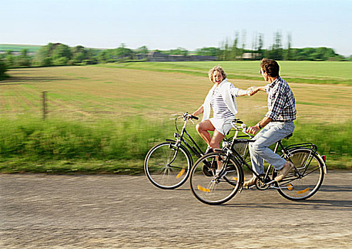男人,女人,骑,自行车,握手,乡村,背景