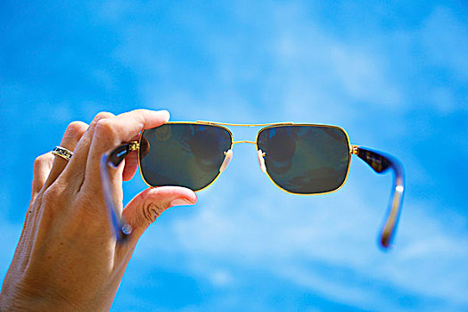 女人,握着,墨镜,蓝天,阳光,考艾岛,夏威夷,美国