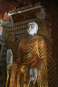 马来西亚,槟城,一座缅甸寺院内的玉佛像