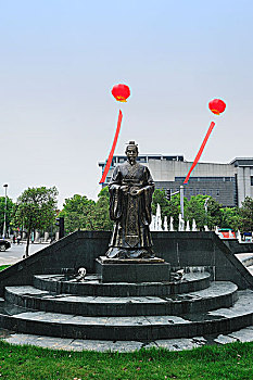文财神陶朱公塑像