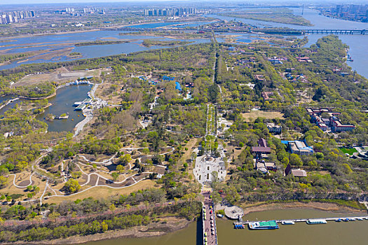 太阳岛公园免费开放,哈尔滨各景区迎客流高峰