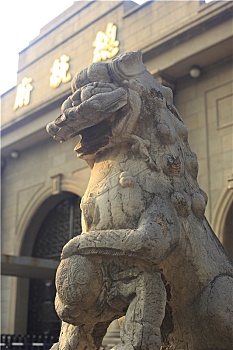南京总统府大门清代石狮,总统府1929年建的门楼,狮是清代遗留