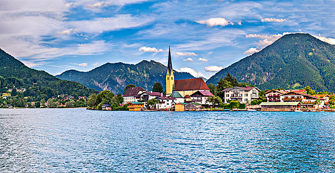 教区教堂,教会,正面,泰根湖,洛赫特-伊根,上巴伐利亚,巴伐利亚,德国,欧洲