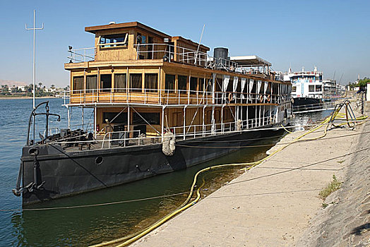 桨轮船,蒸汽船