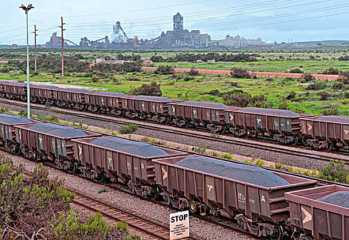 货运列车,装载,铁矿,入口,港口,背影,钢铁,钢厂,西海角,南非,非洲