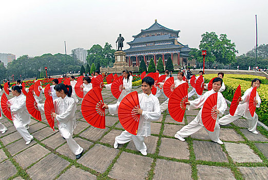 广州中山纪念堂太极舞剑