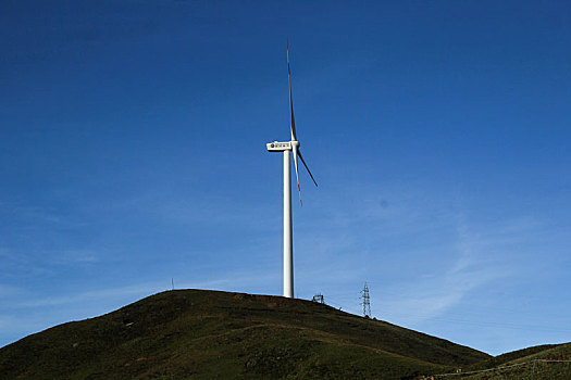 高山上的风电机组