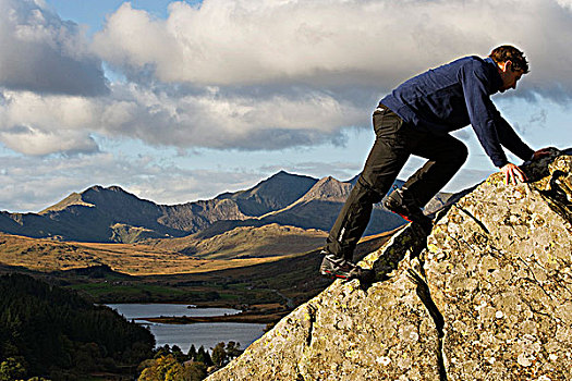 北威尔士,雪墩山,男人,攀缘,岩石上,背景,山,斯诺顿