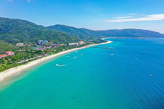 航拍海南三亚亚龙湾国家旅游度假区湛蓝海景