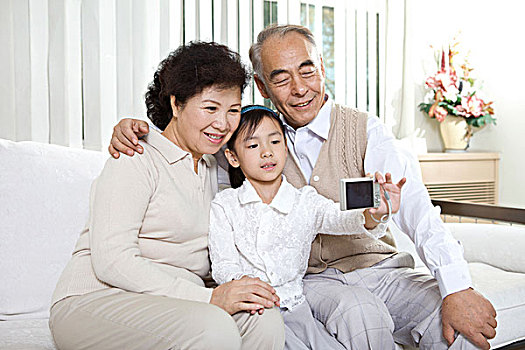 祖父母,孙女,坐,沙发,自拍,中国,亚洲