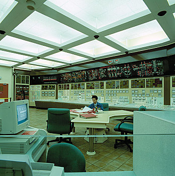 大亚湾核电站总控室