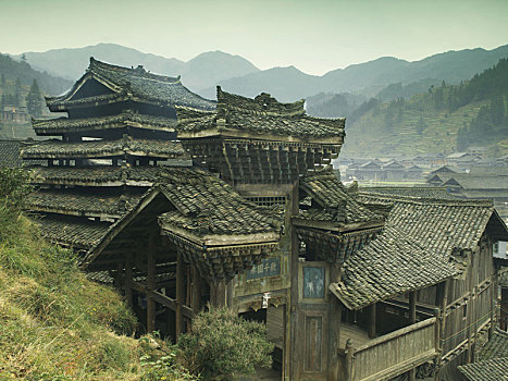 贵州黎平洪州阳坪老寨寨门鼓楼,始建于同冶初年间