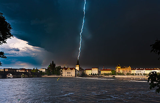 伏尔塔瓦河,雷暴,雨,布拉格,捷克共和国,欧洲