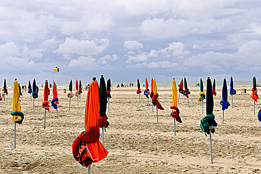 法国,法国北部,下诺曼底,多维耶,海边,海滩,风暴,伞