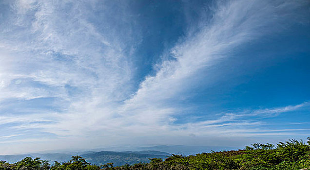 重庆涪陵区和顺镇寺院坪四眼坪风电场上的云