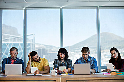 商业创意,团队,坐,排列,协作,桌上,办公室