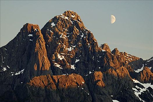 山峰,半月,靠近,罗弗敦群岛,挪威