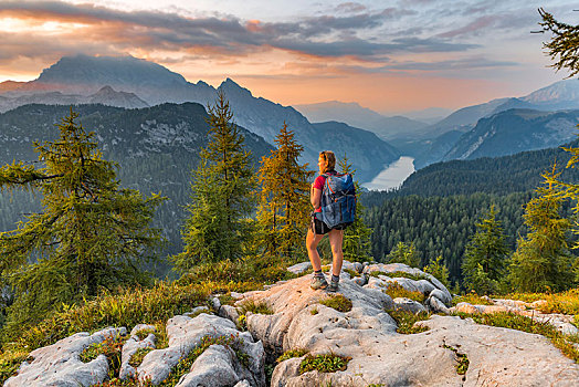 远足,看,山脉全景,风景,上方,左边,瓦茨曼山,右边,日落,国家公园,贝希特斯加登地区,上巴伐利亚,巴伐利亚,德国,欧洲