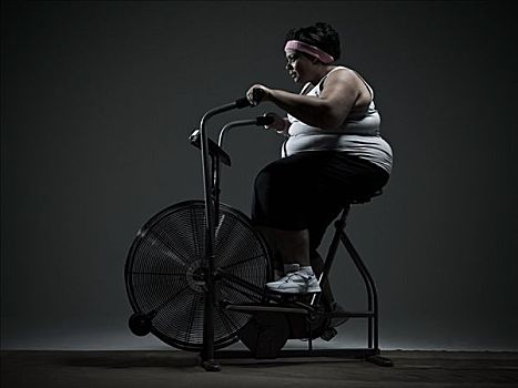 超重,女人,健身自行车