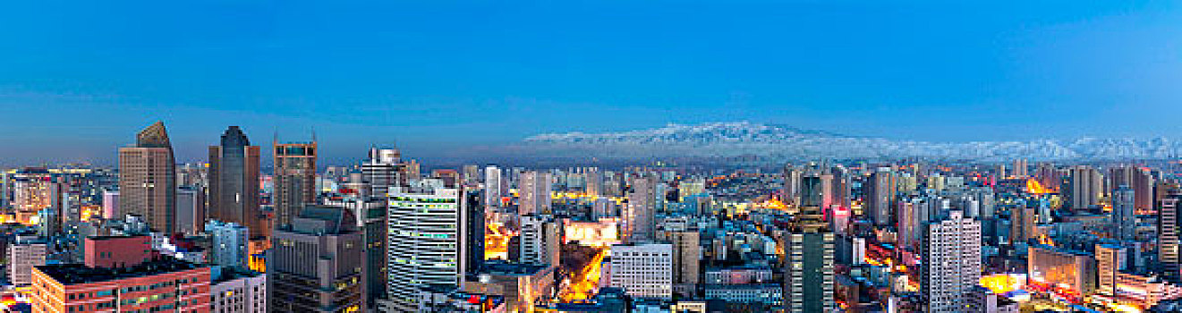 乌鲁木齐冬天城市夜景