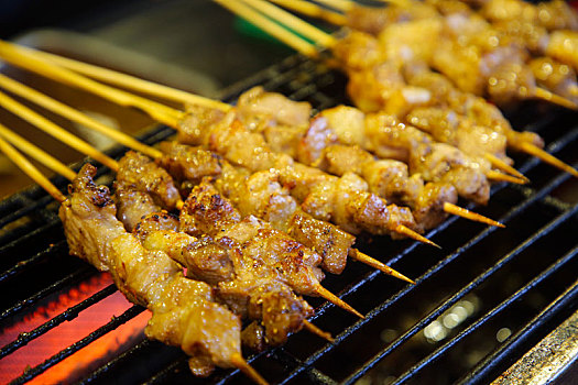 山东省日照市：这个小镇彻底火了！100多种特色美食诱惑难挡，上万游客秒变超级吃货