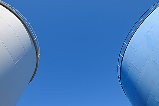油罐,蓝天,朗伊尔城,斯瓦尔巴特群岛,斯匹次卑尔根岛,挪威